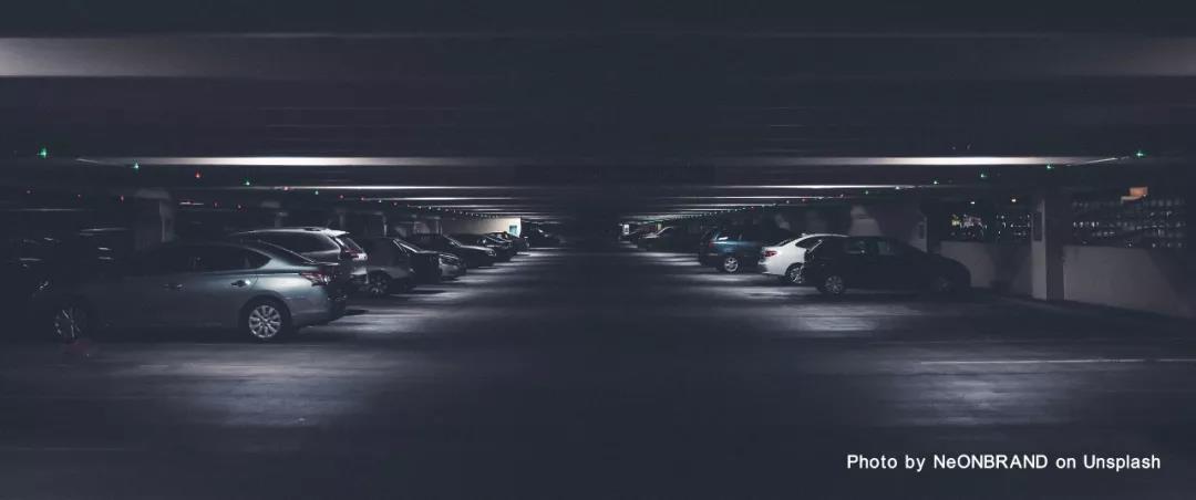  汽車庫、修車庫、停車場